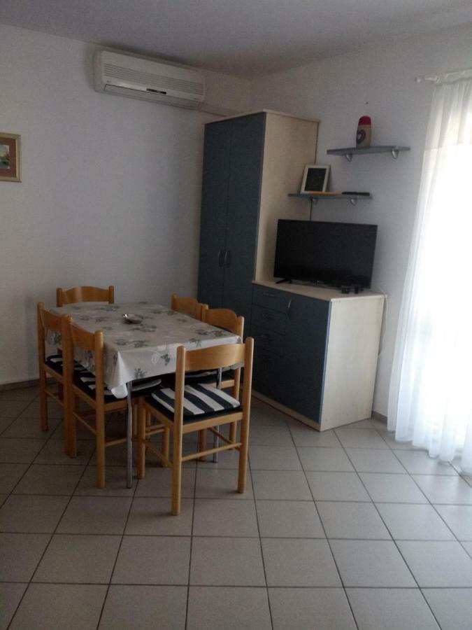Apartmani Ana Vir Exterior photo