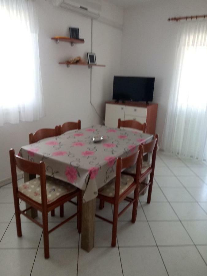 Apartmani Ana Vir Exterior photo