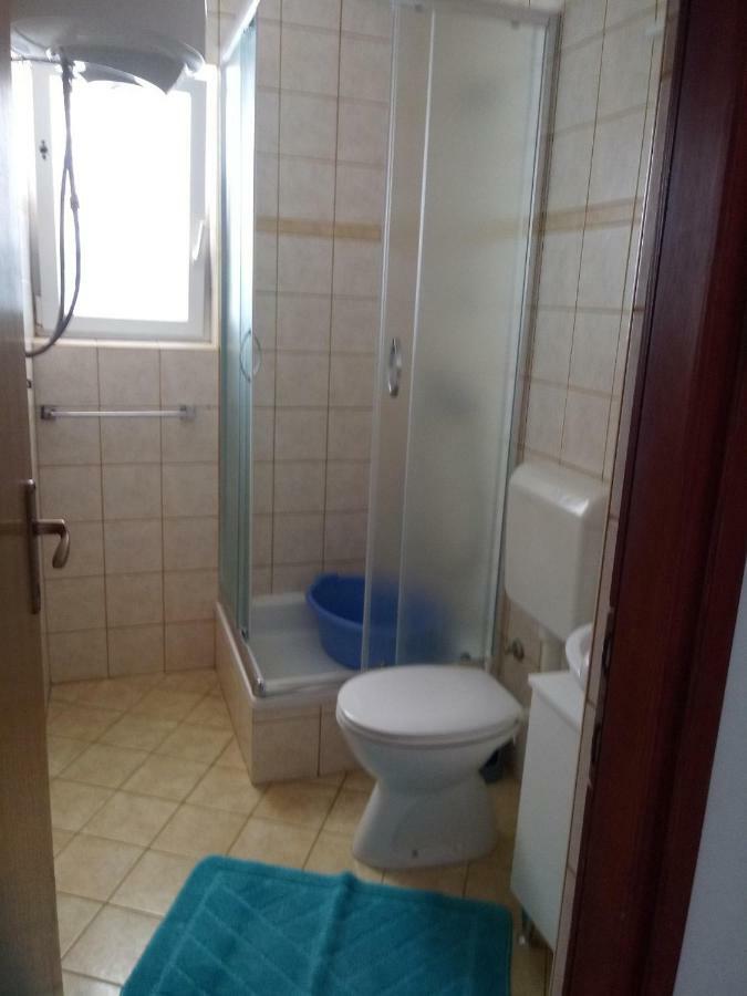 Apartmani Ana Vir Exterior photo